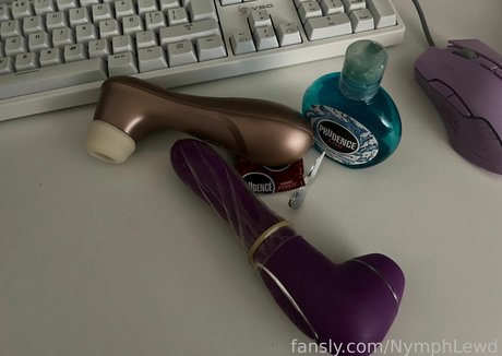 Naakte gelekte OnlyFans-foto van Nymphlewd