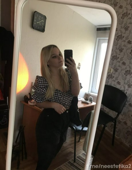 Naakte gelekte OnlyFans-foto van Lenny Bright