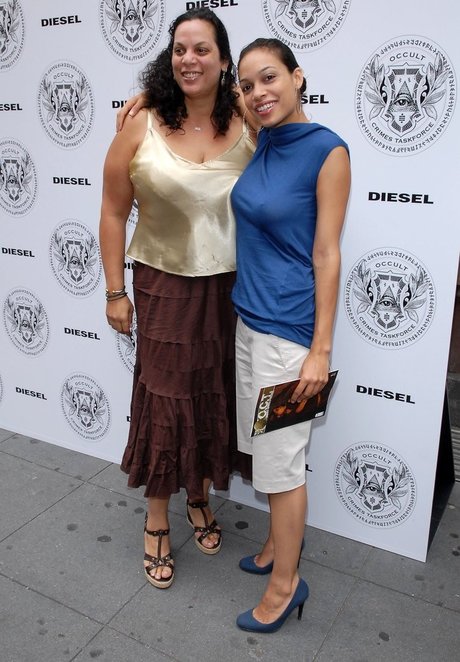 Naakte gelekte OnlyFans-foto van Rosario Dawson