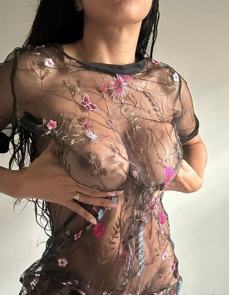 Naakte gelekte OnlyFans-foto van Anya Ivy