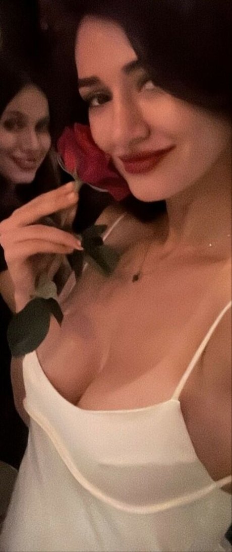 Naakte gelekte OnlyFans-foto van Disha Patani