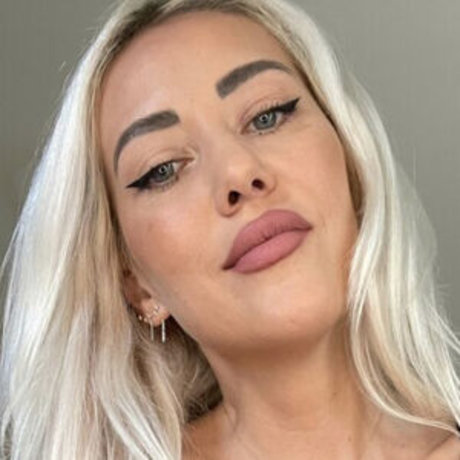 Naakte gelekte OnlyFans-foto van Ana Crudu
