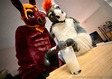 Naakte gelekte OnlyFans-foto van Afterneigh