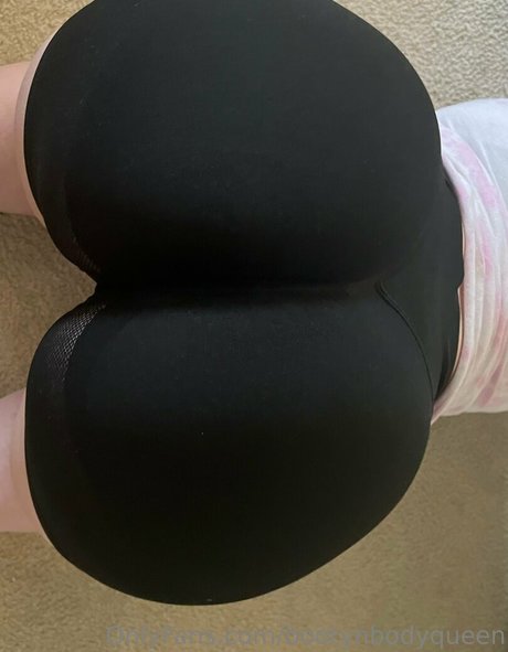 Naakte gelekte OnlyFans-foto van Bootynbodyqueen