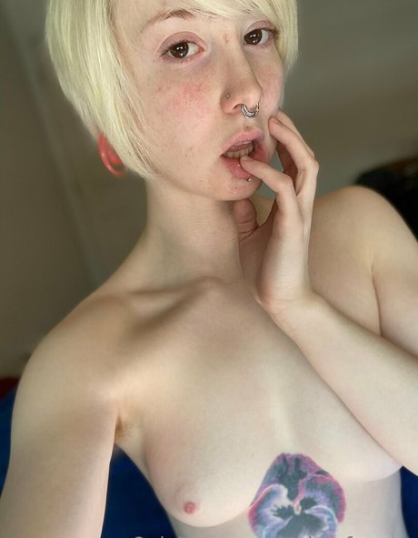 Naakte gelekte OnlyFans-foto van Divinefemme