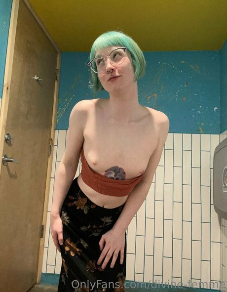 Naakte gelekte OnlyFans-foto van Divinefemme