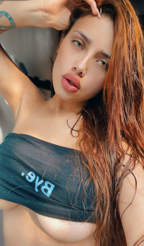 Naakte gelekte OnlyFans-foto van Angiemxfree