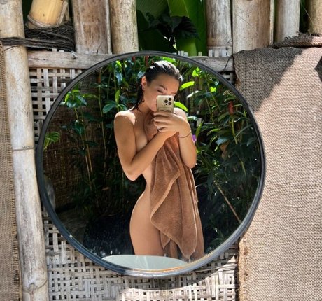 Naakte gelekte OnlyFans-foto van Storyri