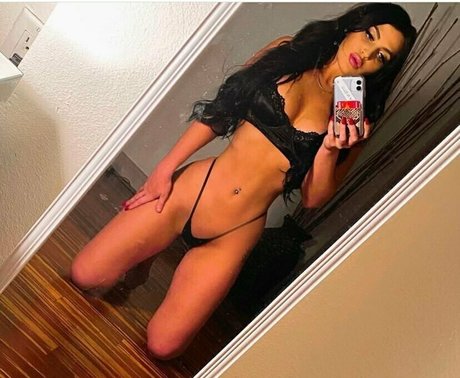 Naakte gelekte OnlyFans-foto van Alexapayne
