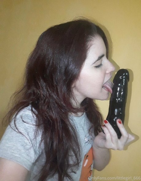 Naakte gelekte OnlyFans-foto van Lxttlegirl666