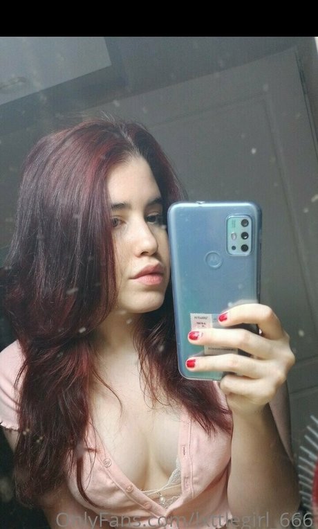 Naakte gelekte OnlyFans-foto van Lxttlegirl666