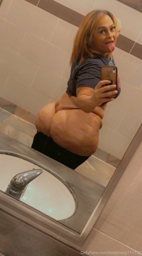 Naakte gelekte OnlyFans-foto van Lolabooty111122