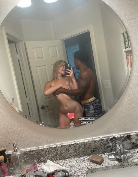Naakte gelekte OnlyFans-foto van Cecily Demille
