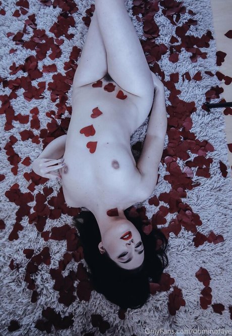 Naakte gelekte OnlyFans-foto van Dominofaye