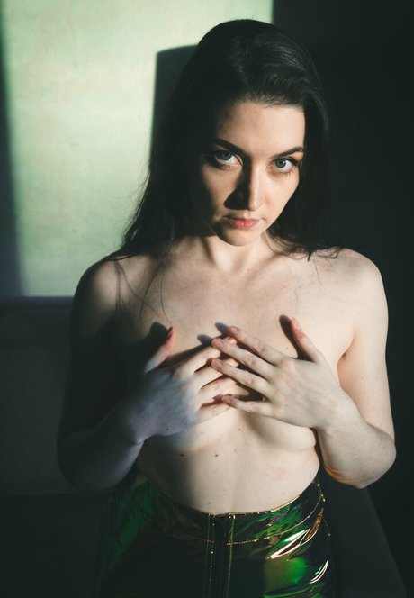 Naakte gelekte OnlyFans-foto van Dominofaye