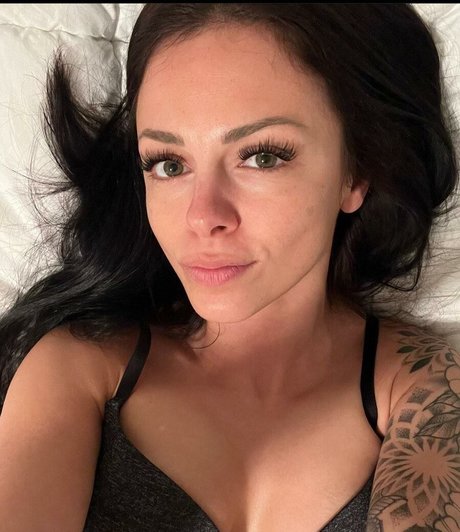 Naakte gelekte OnlyFans-foto van Jade Banx