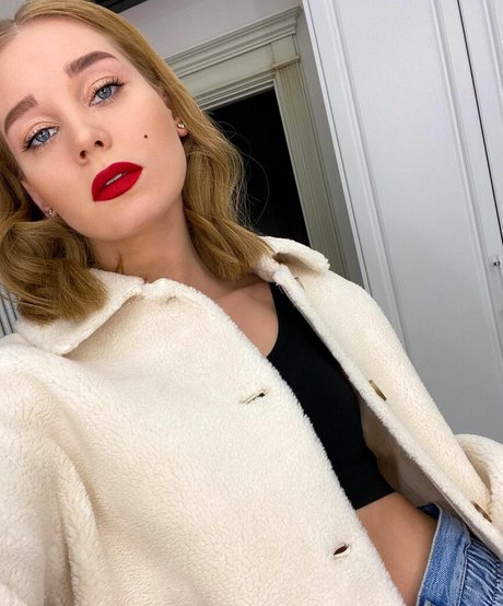 Naakte gelekte OnlyFans-foto van Kristina Asmus