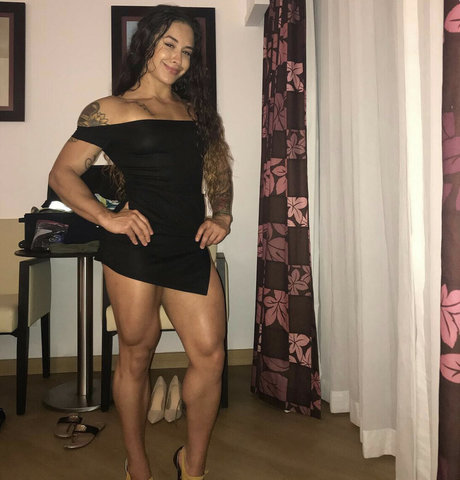 Naakte gelekte OnlyFans-foto van Francesca Mujica