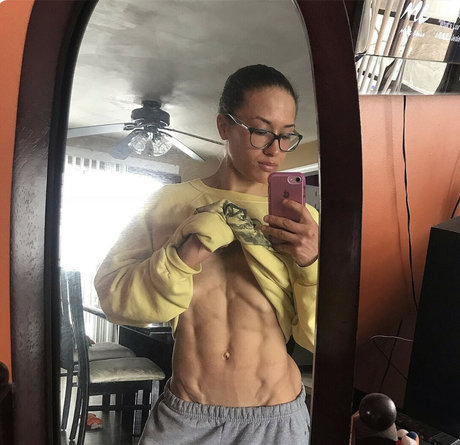 Naakte gelekte OnlyFans-foto van Francesca Mujica