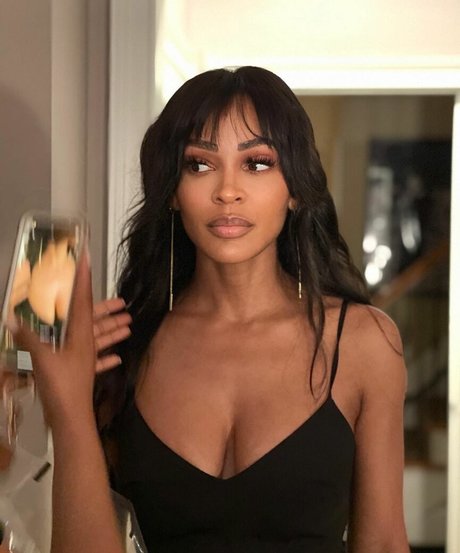Naakte gelekte OnlyFans-foto van Meagan Good