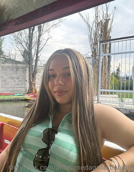 Naakte gelekte OnlyFans-foto van Andromedagalacticbabe