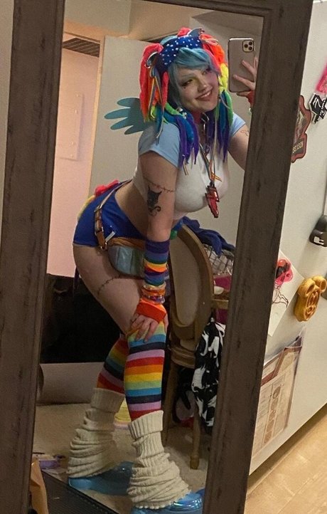 Naakte gelekte OnlyFans-foto van Succubussushi
