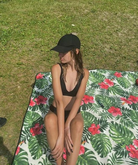 Naakte gelekte OnlyFans-foto van Julia Dreams Angel