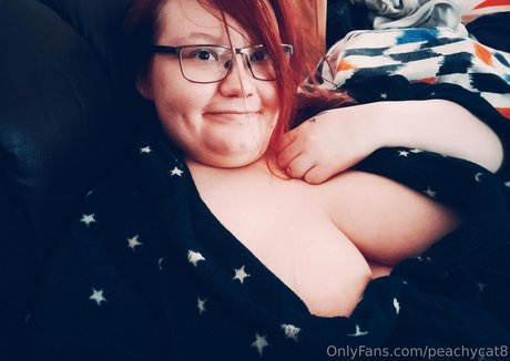 Naakte gelekte OnlyFans-foto van Peachycat8