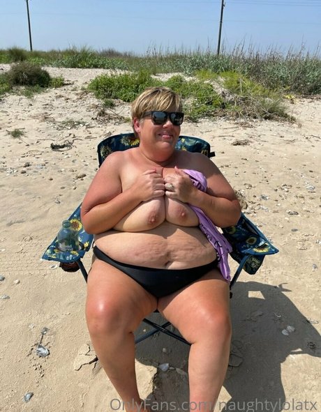 Naakte gelekte OnlyFans-foto van Naughtylolatx