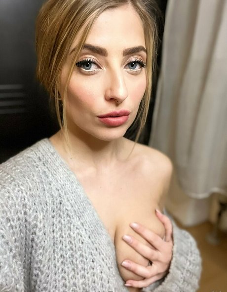 Naakte gelekte OnlyFans-foto van Emilysmith