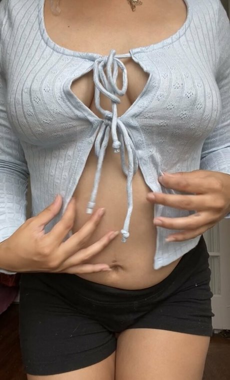Naakte gelekte OnlyFans-foto van Latinafairyx