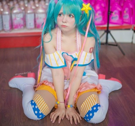 Naakte gelekte OnlyFans-foto van Saya Scarlet