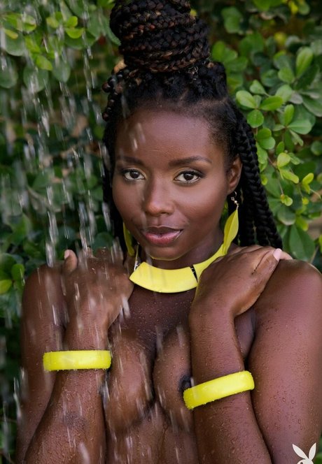 Naakte gelekte OnlyFans-foto van Dakota Simone