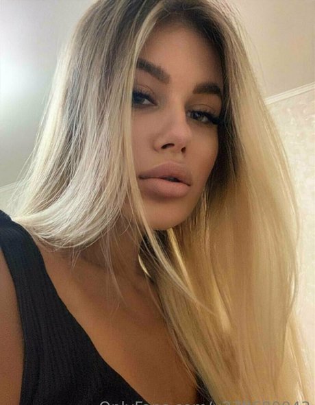Naakte gelekte OnlyFans-foto van Blondyangel