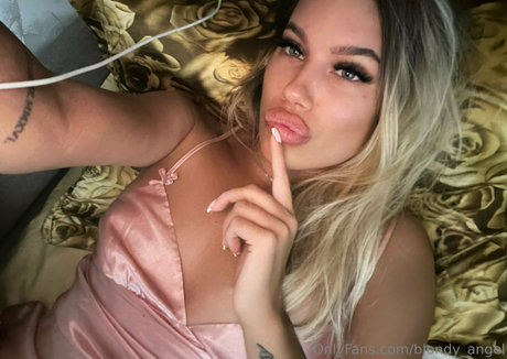 Naakte gelekte OnlyFans-foto van Blondyangel