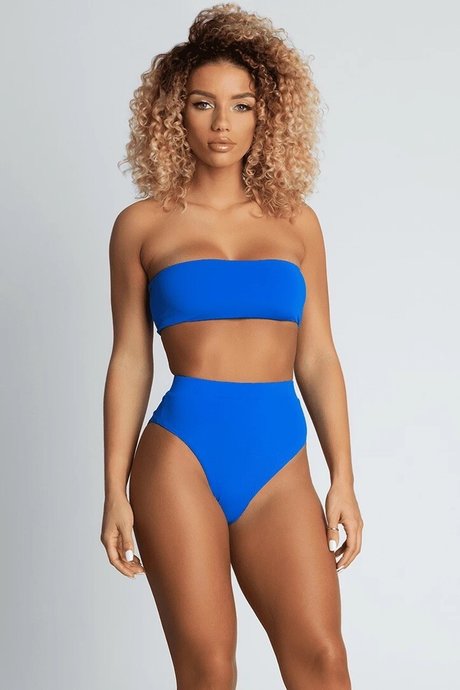 Naakte gelekte OnlyFans-foto van Jena Frumes