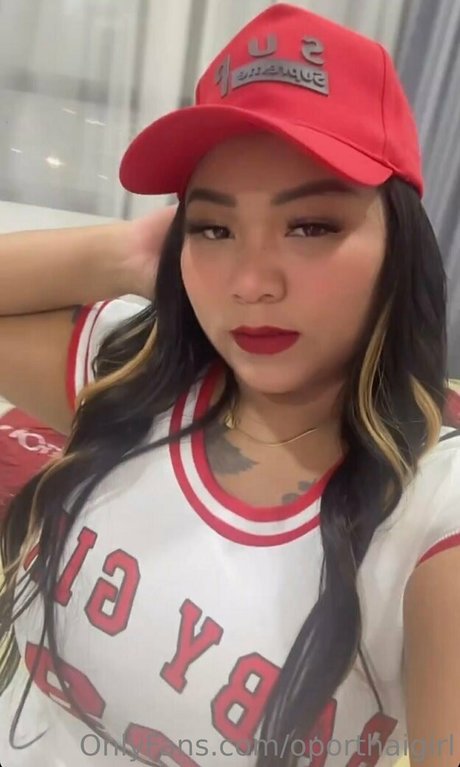 Naakte gelekte OnlyFans-foto van Oporthaigirl