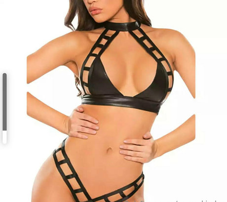 Naakte gelekte OnlyFans-foto van Momokimlee