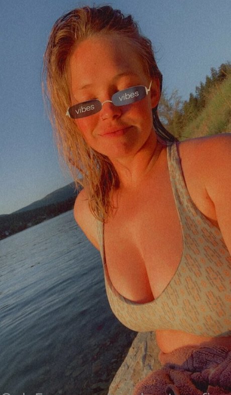 Naakte gelekte OnlyFans-foto van Newbootgoofinn