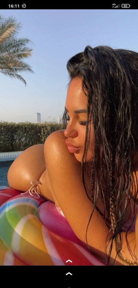 Naakte gelekte OnlyFans-foto van Milla Jasmine
