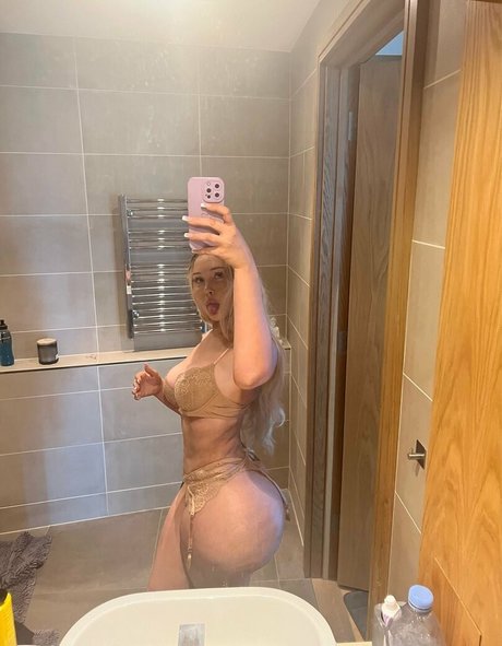 Naakte gelekte OnlyFans-foto van Bootybyshel
