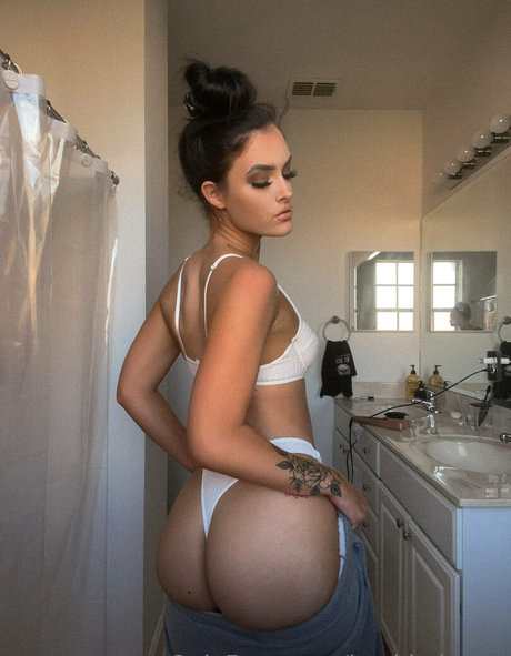 Naakte gelekte OnlyFans-foto van Itsabbyrae