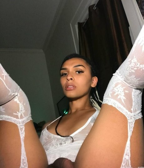 Naakte gelekte OnlyFans-foto van Tsyazmin