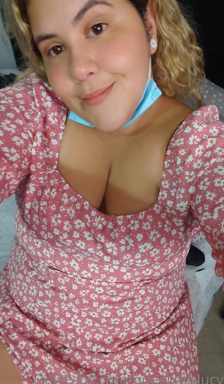 Naakte gelekte OnlyFans-foto van Wetbigpussy