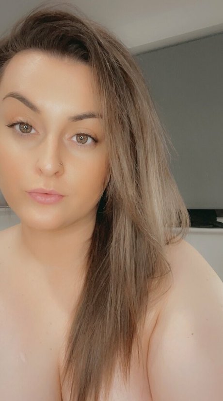 Naakte gelekte OnlyFans-foto van Emilyyrosee