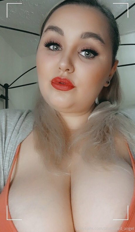 Naakte gelekte OnlyFans-foto van Btattooedangel