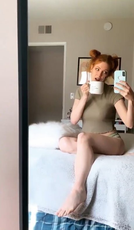 Naakte gelekte OnlyFans-foto van Maidofmight