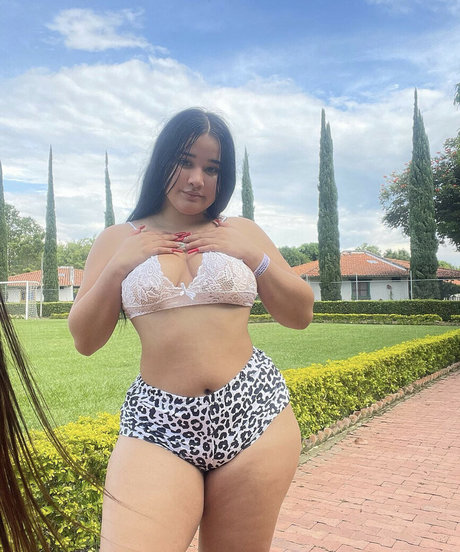 Naakte gelekte OnlyFans-foto van Paulasartaoficial