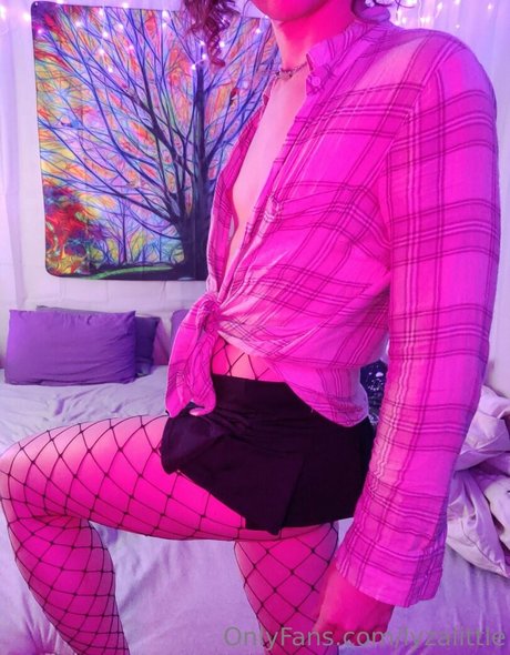 Naakte gelekte OnlyFans-foto van Lyzalittle