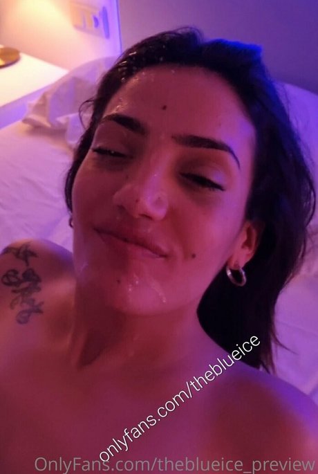 Naakte gelekte OnlyFans-foto van Theblueicepreview